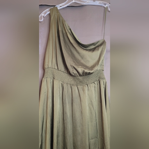 Womens Nicole Miller One Shoulder Midi Dress Size Med- Satin feel- Olive Green - Picture 3 of 11